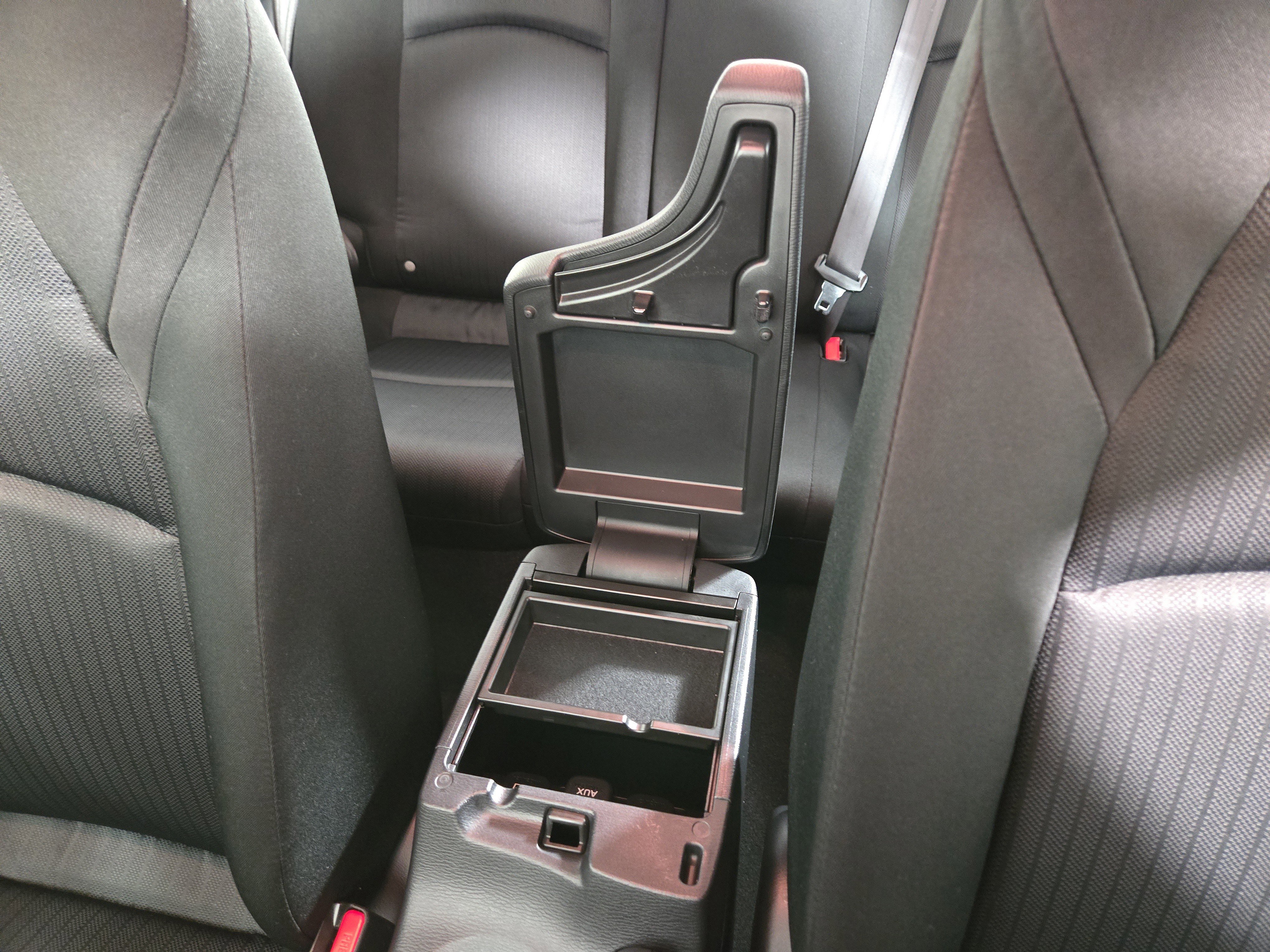 Used 2014 MAZDA MAZDA3 i Sport image 25