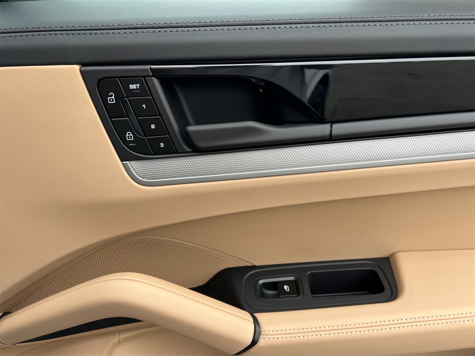 New 2025 Porsche Cayenne Coupe image 20