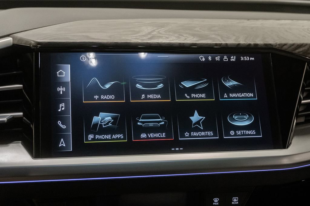 Used 2024 Audi Q4 e-tron Prestige AWD/4WD image 19