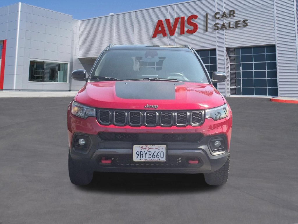 Used 2025 Jeep Compass Trailhawk AWD/4WD image 2