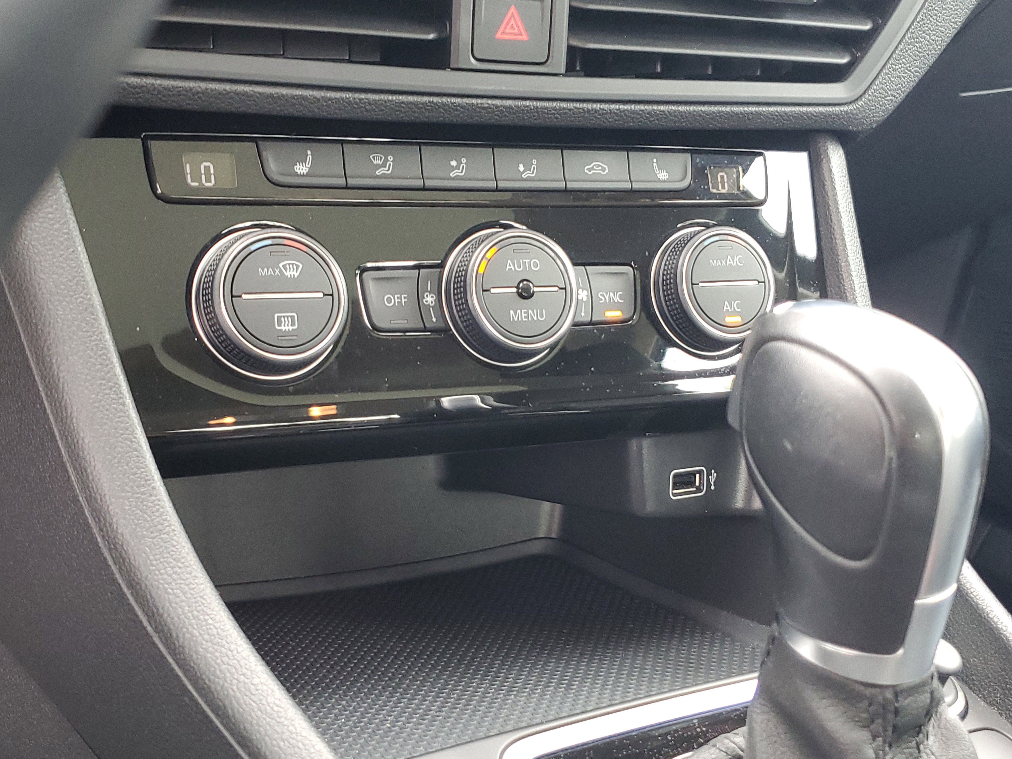 Used 2019 Volkswagen Jetta SEL image 25