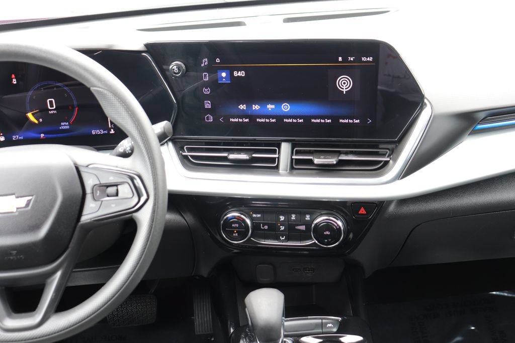 Used 2026 Chevrolet Trax LT FWD image 16