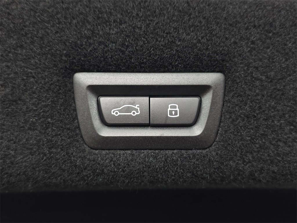 New 2026 BMW 740i xDrive w/ Executive Package image 13