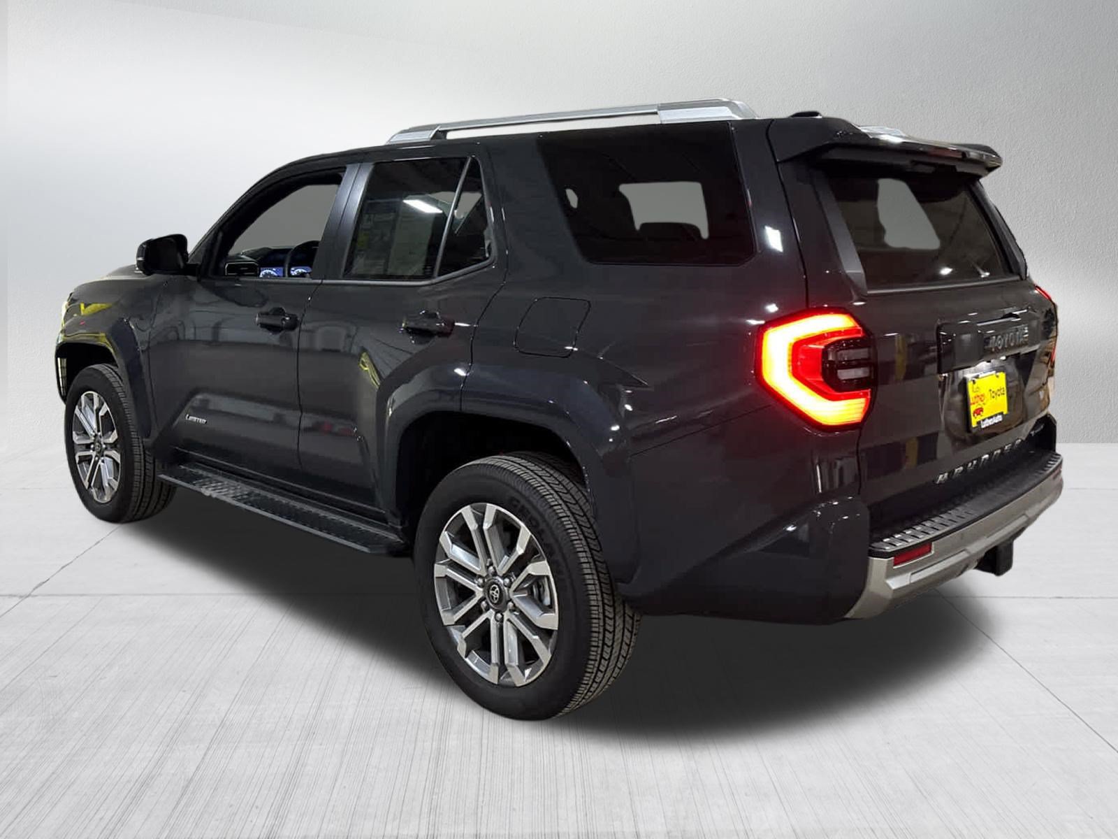 Used 2025 Toyota 4Runner Limited AWD/4WD image 4