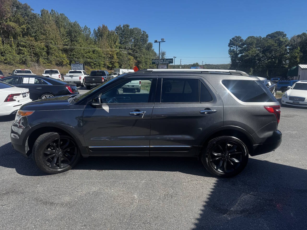 Used 2015 Ford Explorer XLT w/ Equipment Group 202A AWD/4WD image 5