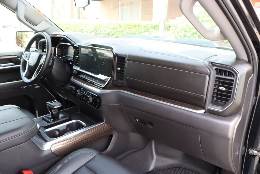 Used 2026 Chevrolet Silverado 1500 LT Trail Boss w/ LT Trail Boss Premium Package AWD/4WD image 38