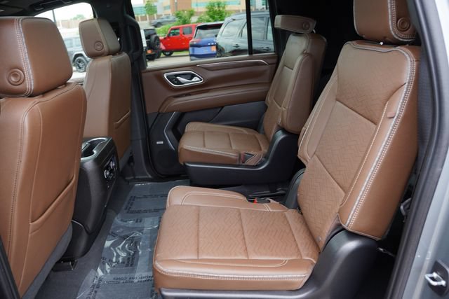Used 2023 Chevrolet Suburban High Country AWD/4WD image 18