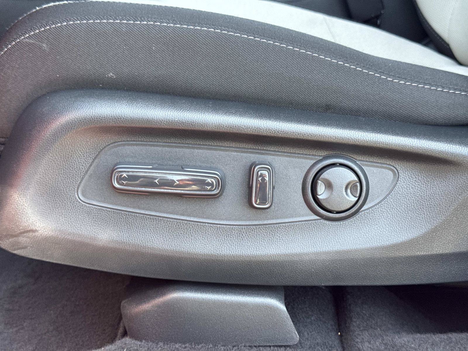 Certified 2025 Honda CR-V EX image 22