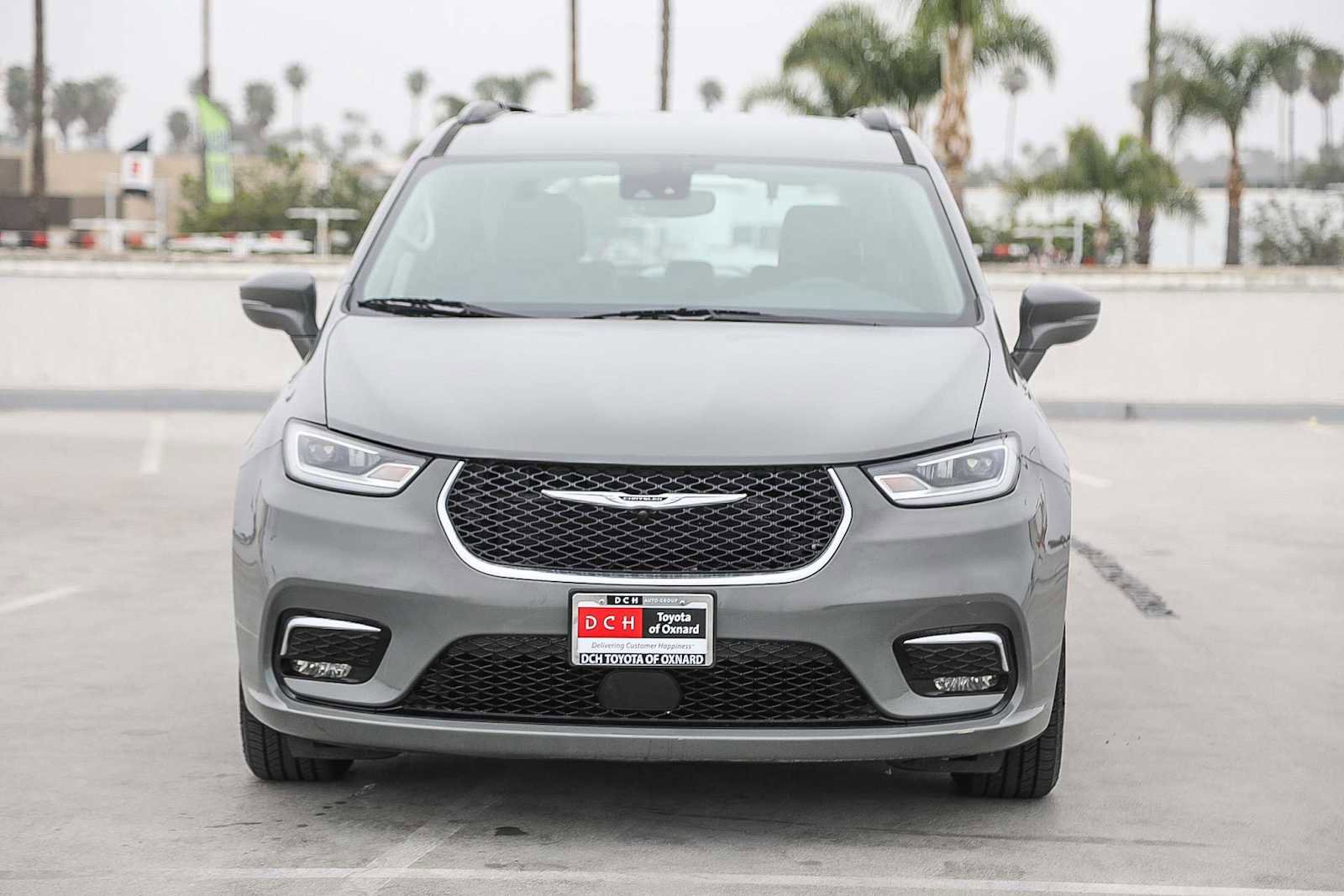 Used 2022 Chrysler Pacifica Touring-L image 3