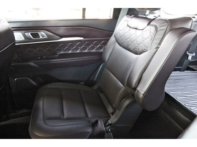 Used 2025 Ford Explorer Platinum w/ Ultimate Package AWD/4WD image 11