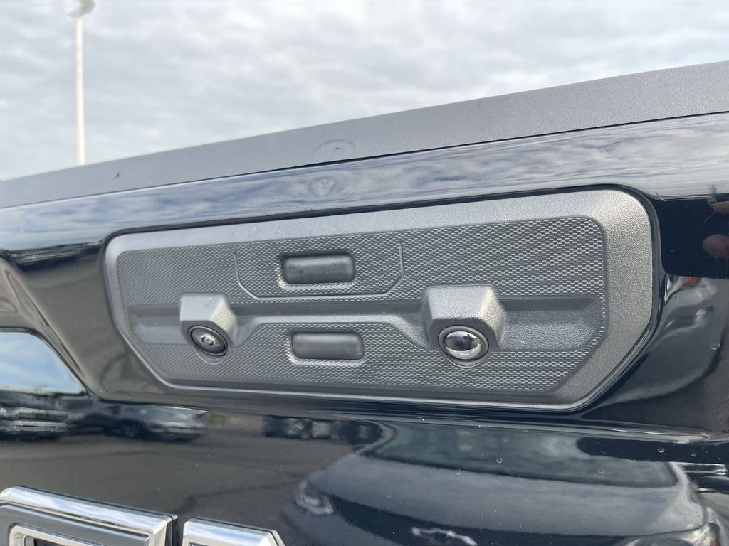 Used 2025 GMC Sierra 1500 Denali Ultimate AWD/4WD image 8
