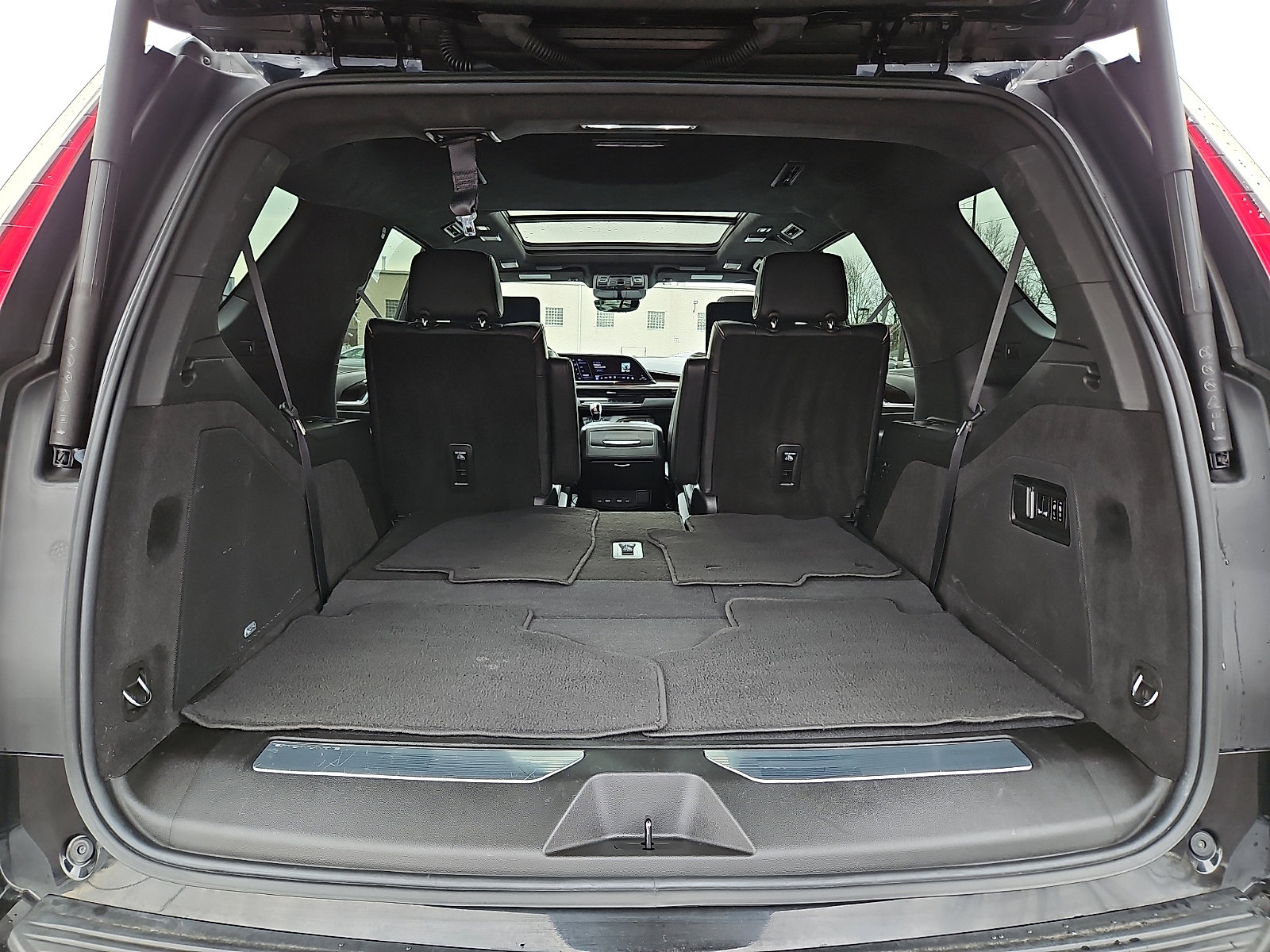 Used 2023 Cadillac Escalade Sport Platinum w/ LPO, ONYX Package image 30