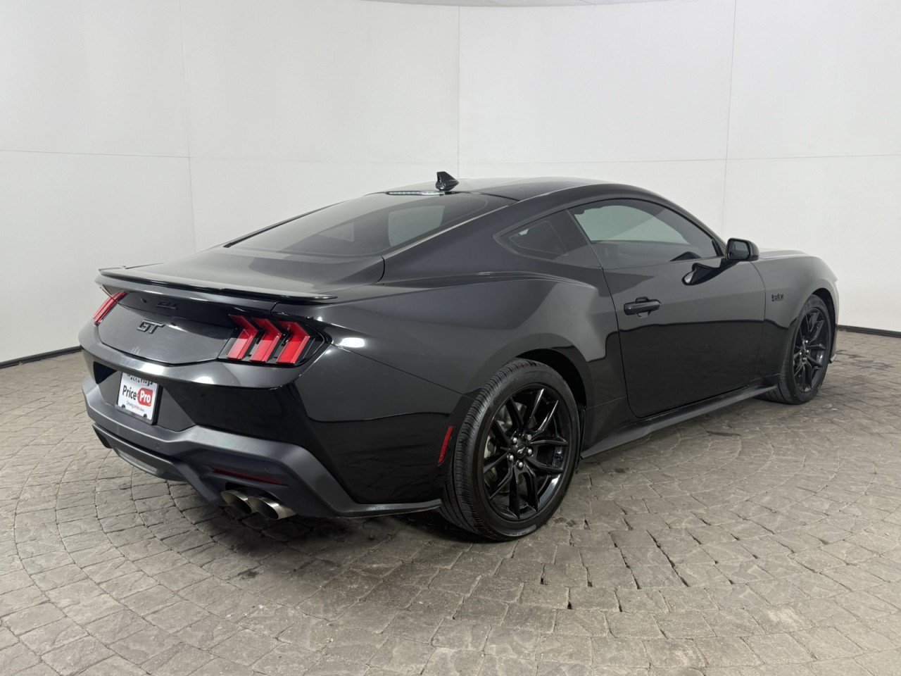 Used 2024 Ford Mustang GT RWD image 9