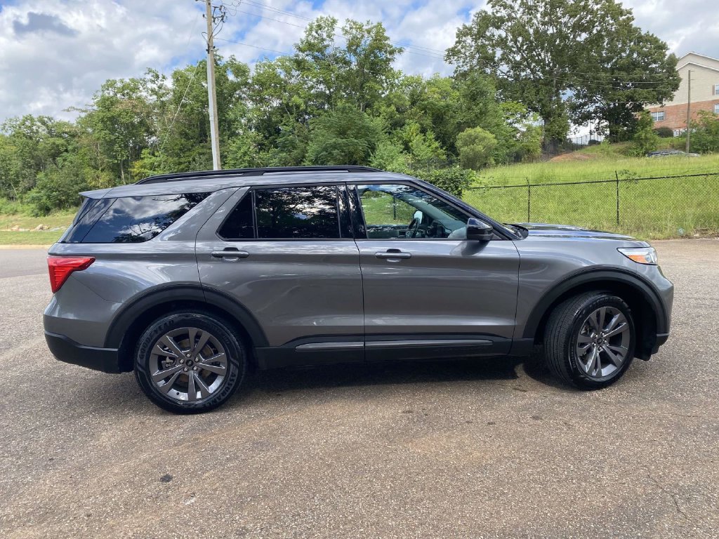 Used 2023 Ford Explorer XLT w/ Equipment Group 202A RWD image 10