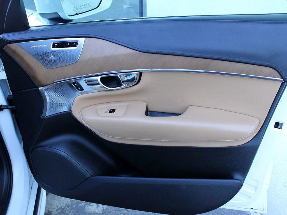 Used 2016 Volvo XC90 T6 image 19