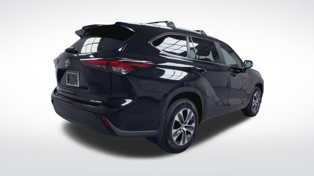 Certified 2024 Toyota Highlander XLE AWD/4WD image 27