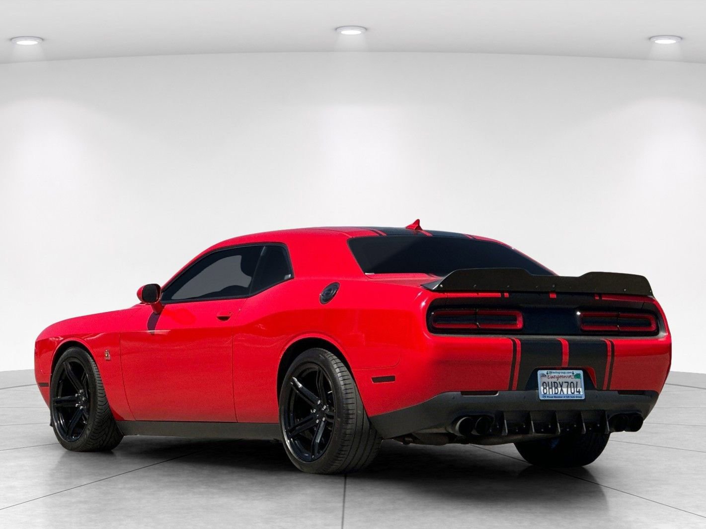 Used 2019 Dodge Challenger R/T Scat Pack w/ Scat Pack Stripe RWD image 4