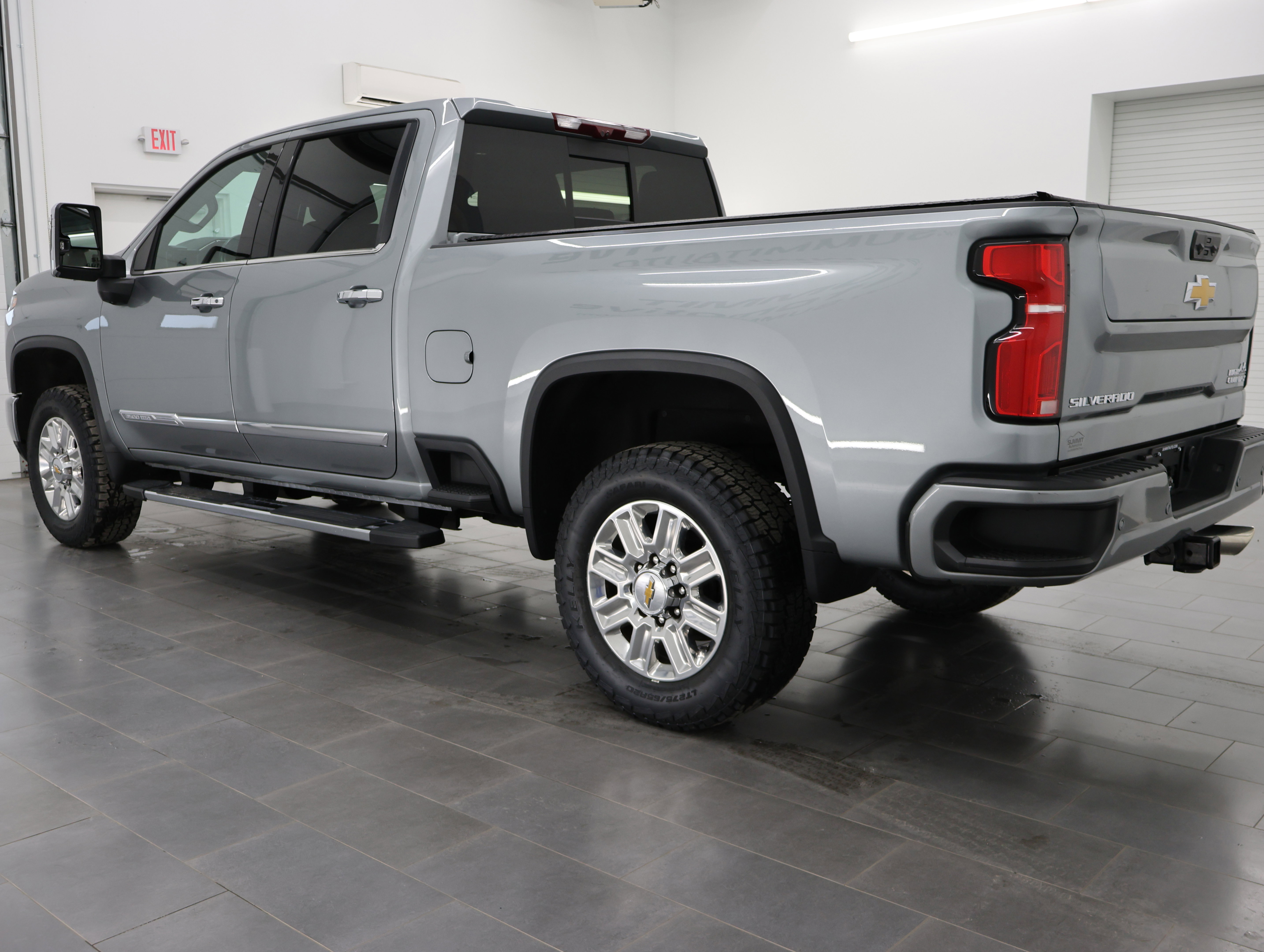 Used 2024 Chevrolet Silverado 3500 High Country w/ High Country Premium Package AWD/4WD image 6