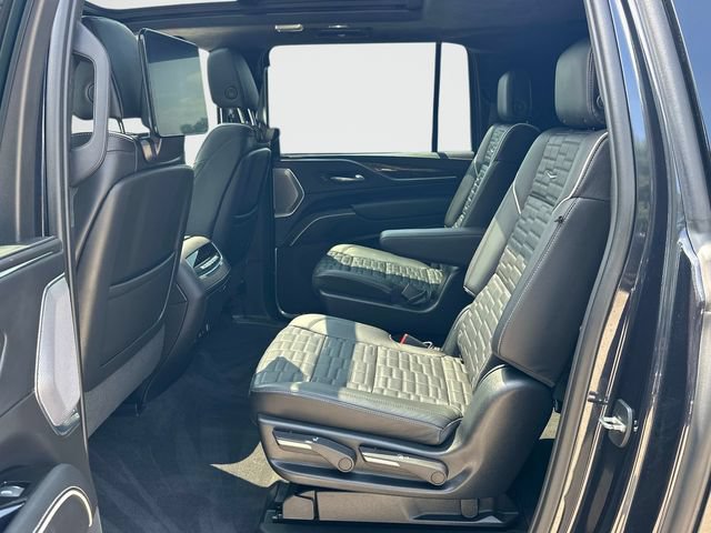 Certified 2023 Cadillac Escalade ESV Premium Luxury Platinum w/ LPO, Radiant Package AWD/4WD image 17