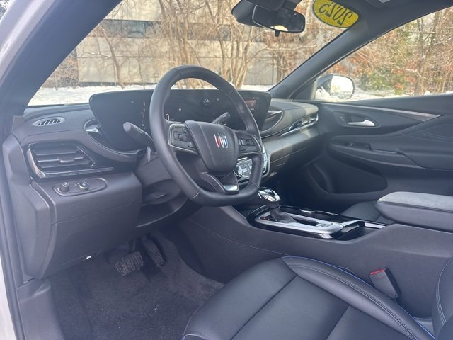 Used 2025 Buick Envista Sport Touring image 5