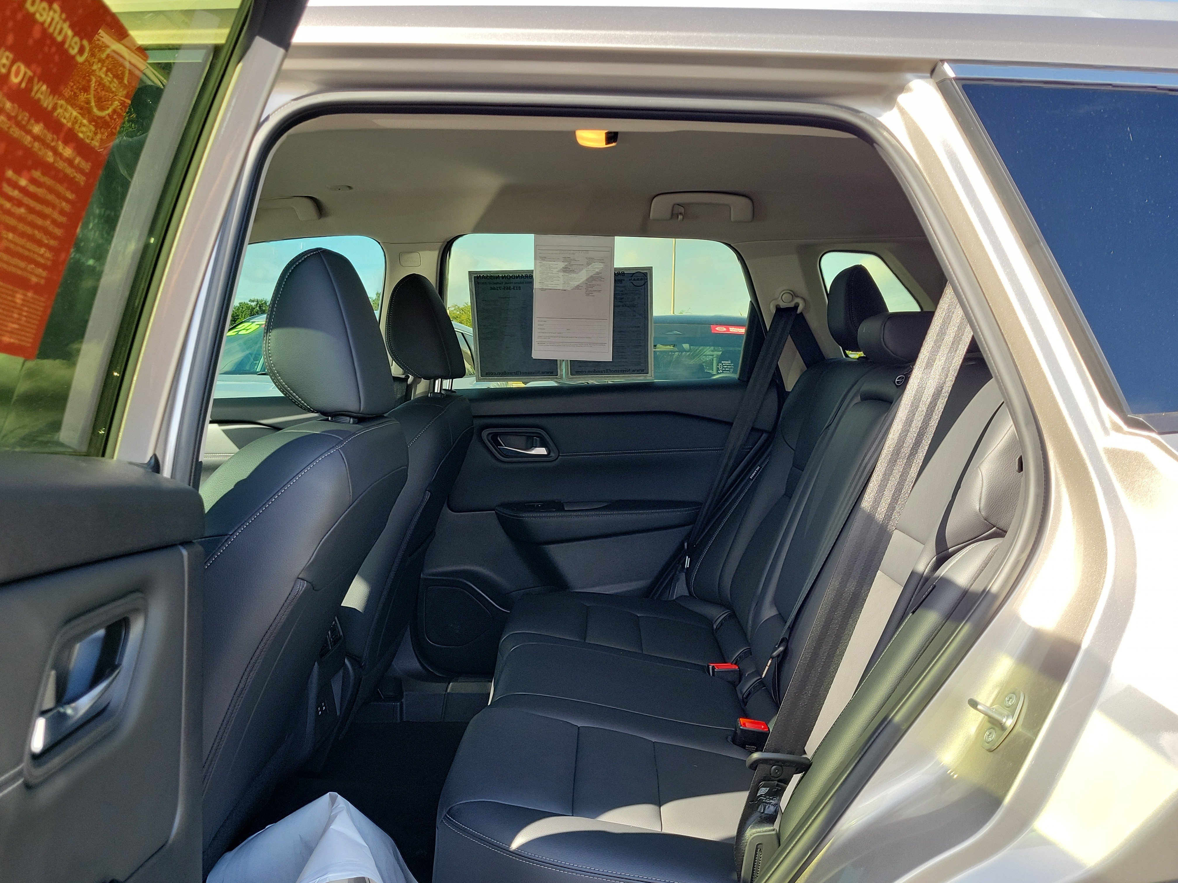 Certified 2025 Nissan Rogue SL FWD image 12