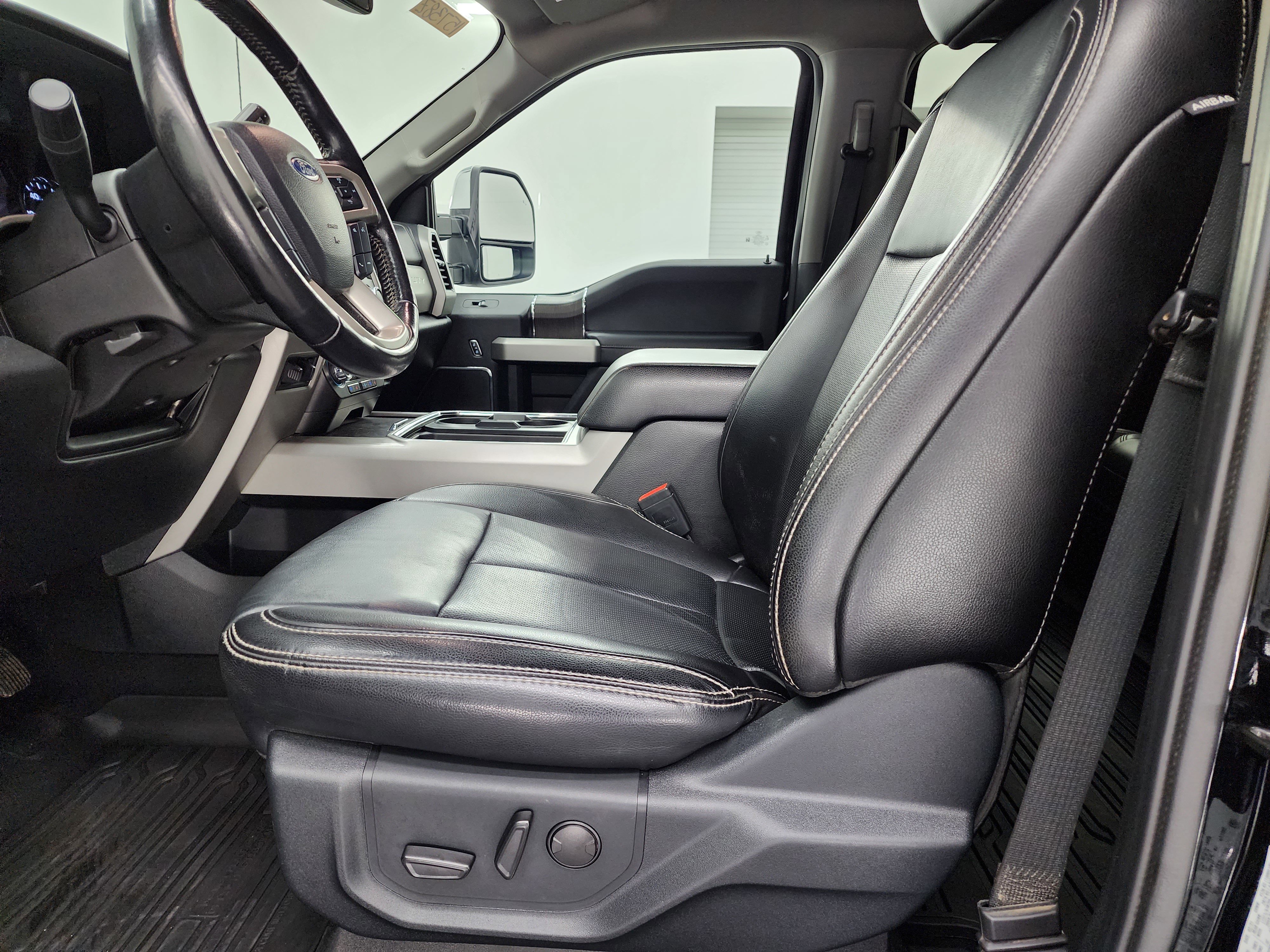 Used 2021 Ford F250 Lariat w/ Chrome Package image 8