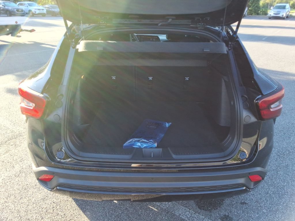 New 2026 Chevrolet Trax RS w/ Sunroof Package FWD image 14