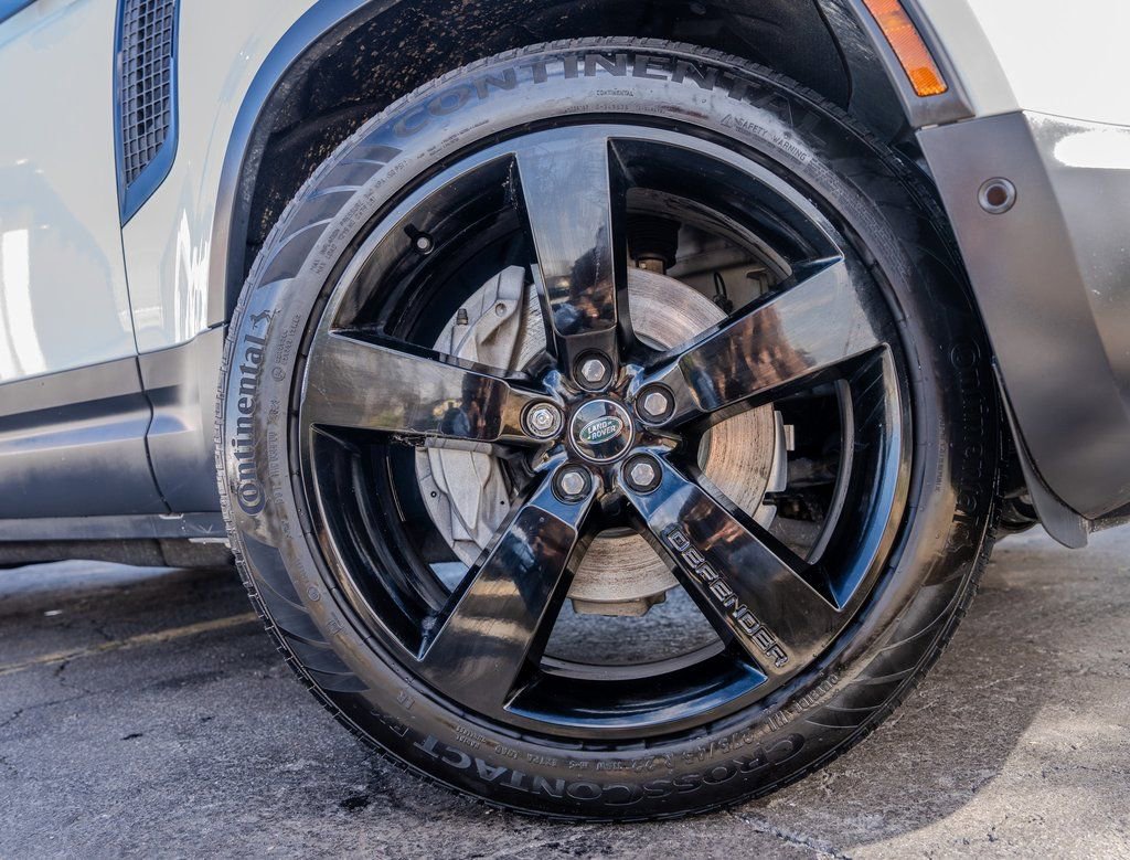 Used 2024 Land Rover Defender 130 S image 32