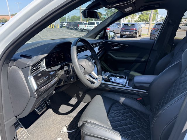 Used 2023 Audi SQ7 Prestige w/ Prestige Package AWD/4WD image 4