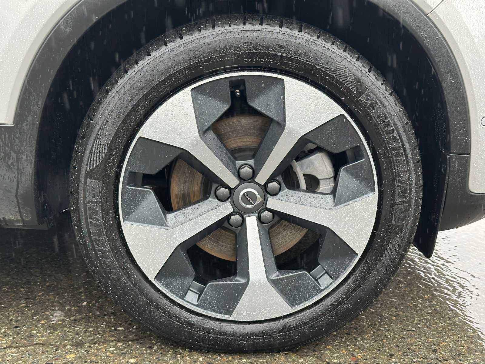 Certified 2025 Volvo XC40 B5 Plus AWD/4WD image 10