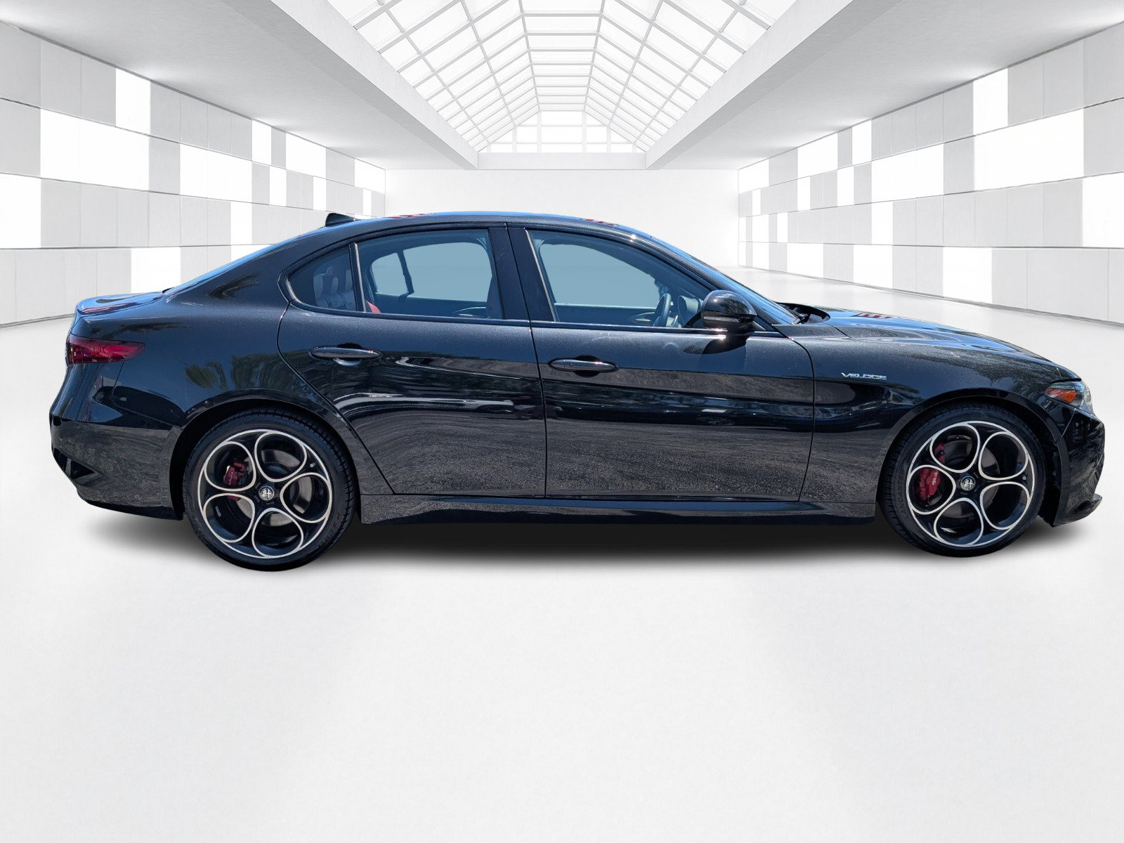 Used 2023 Alfa Romeo Giulia Veloce image 8