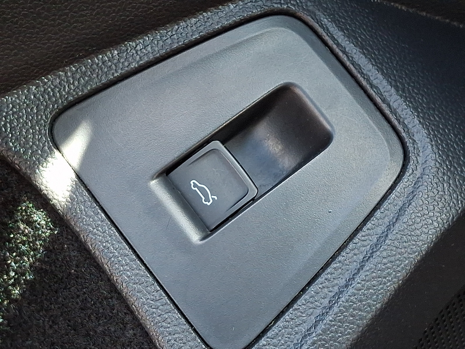 Certified 2022 Volkswagen Tiguan SE R-Line AWD/4WD image 27