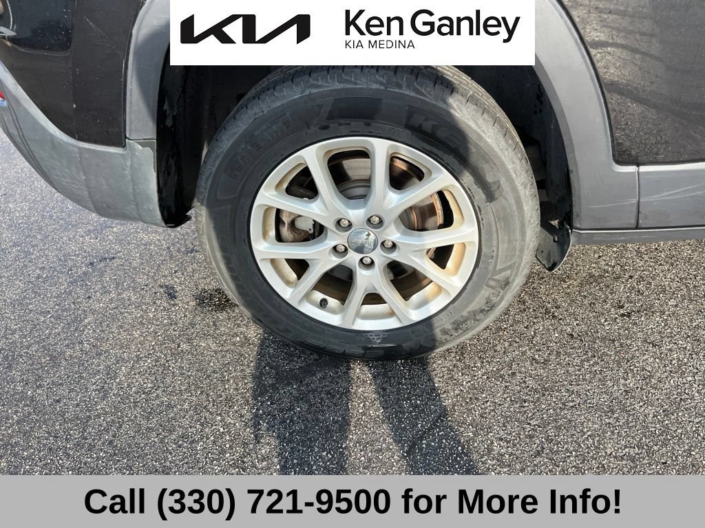 Used 2015 Jeep Cherokee Latitude w/ Cold Weather Group AWD/4WD image 20