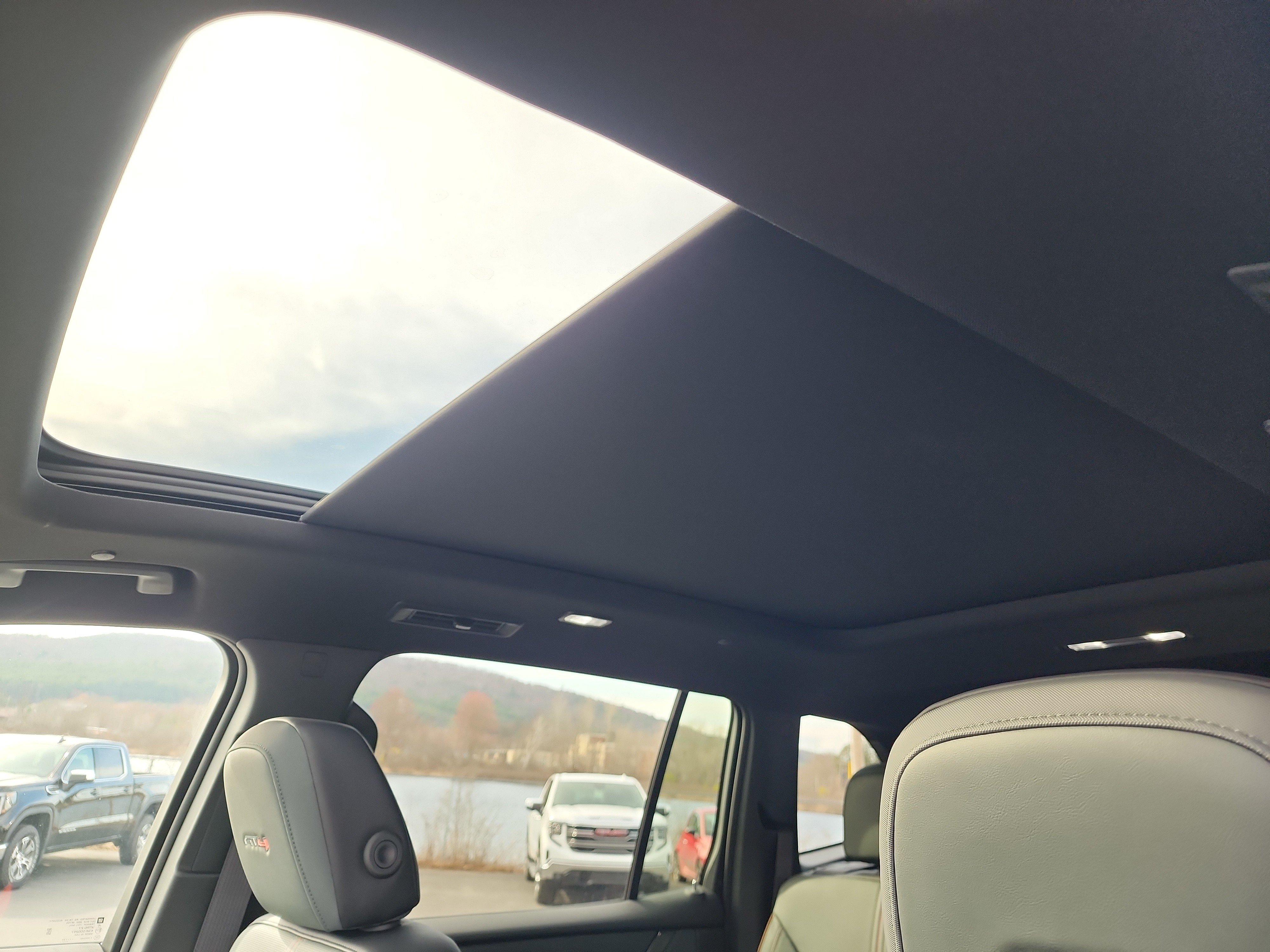 New 2026 GMC Acadia AT4 w/ Luxury Package AWD/4WD image 14