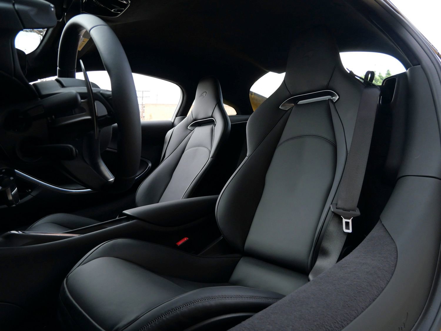 Used 2023 McLaren Artura RWD image 20