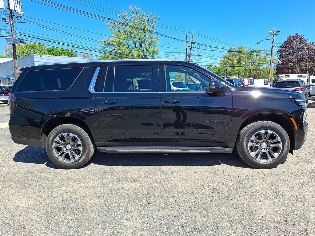 Used 2026 Chevrolet Suburban LT w/ Comfort Package AWD/4WD image 9