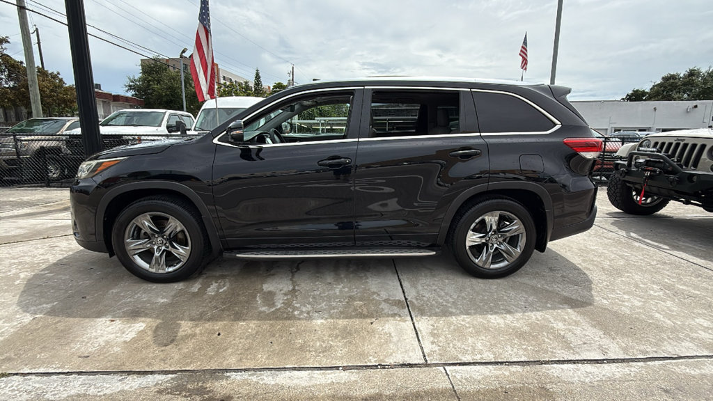 Used 2018 Toyota Highlander Limited Platinum AWD/4WD image 10