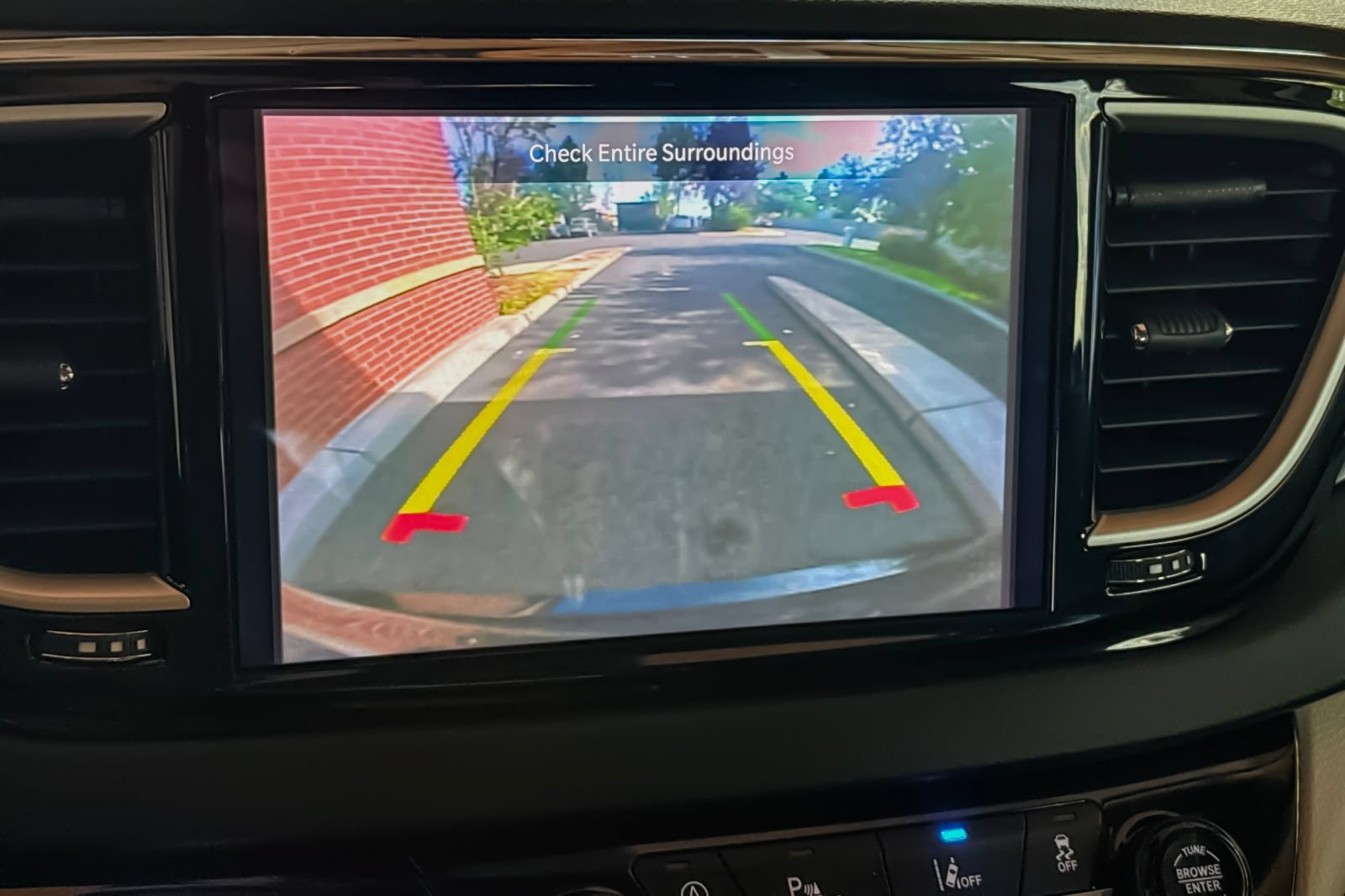 Used 2023 Chrysler Pacifica Touring-L FWD image 25