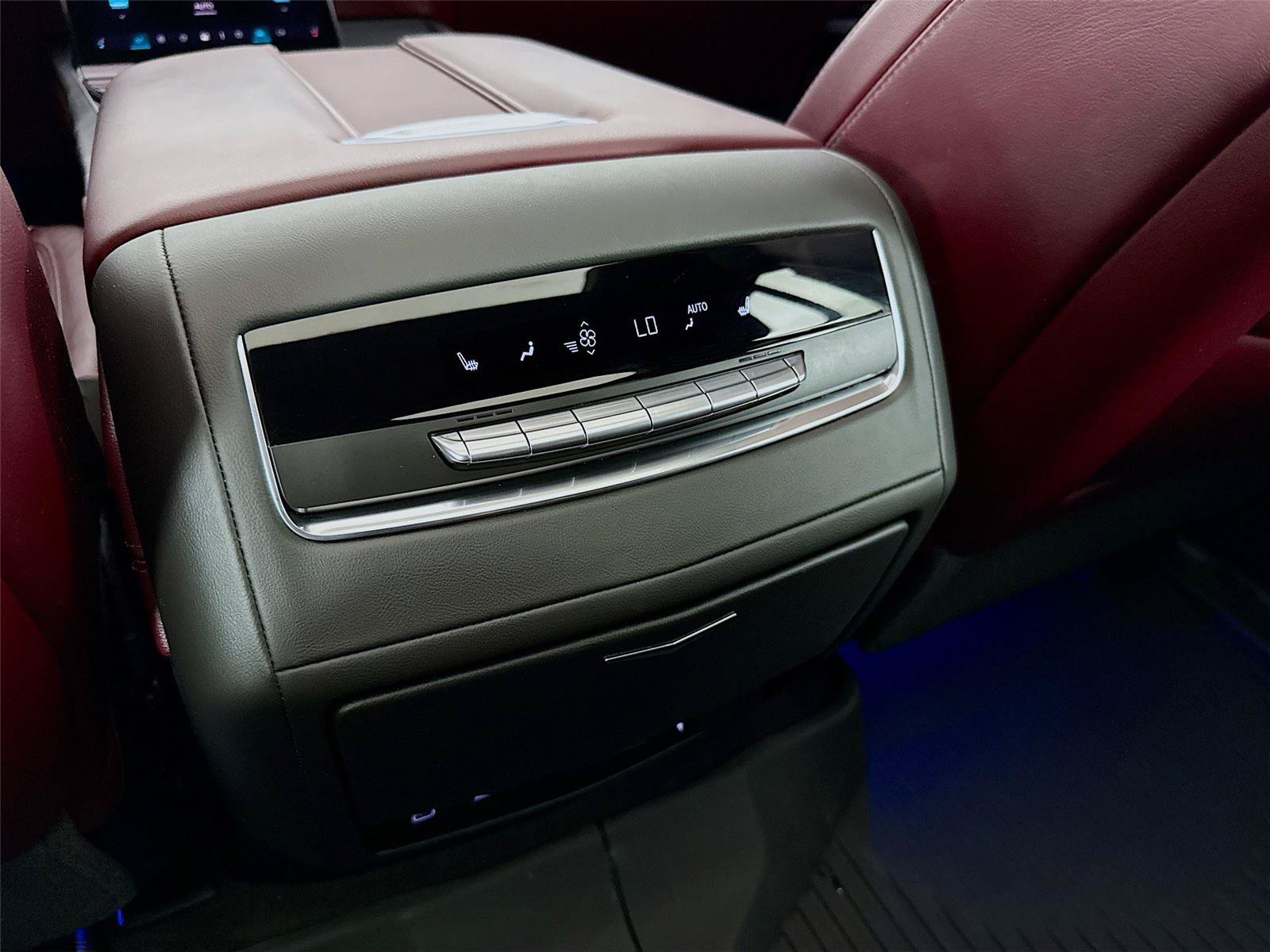 Used 2025 Cadillac Escalade Sport w/ Touring Package AWD/4WD image 19