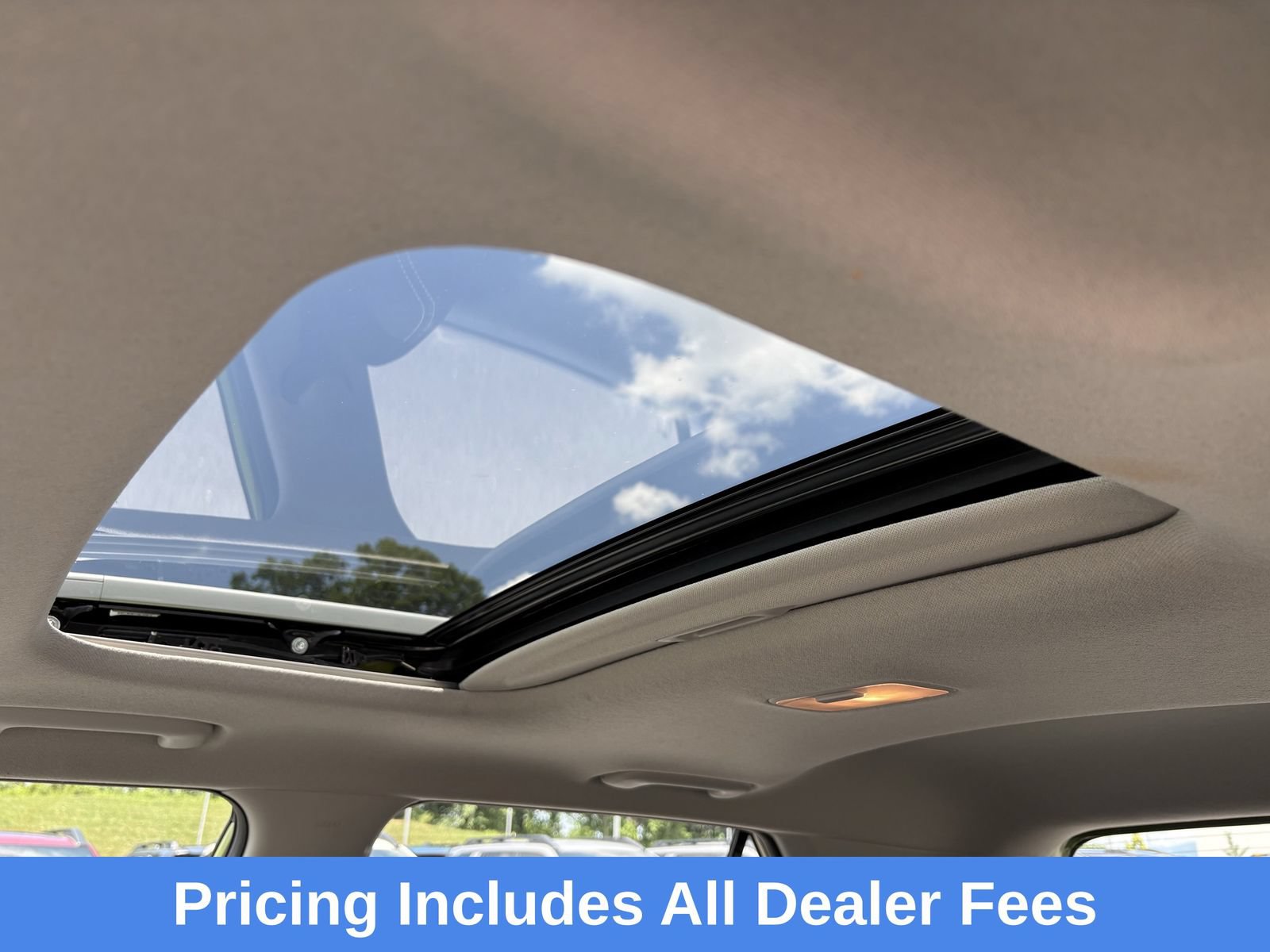 Used 2024 Hyundai Venue SEL FWD image 25