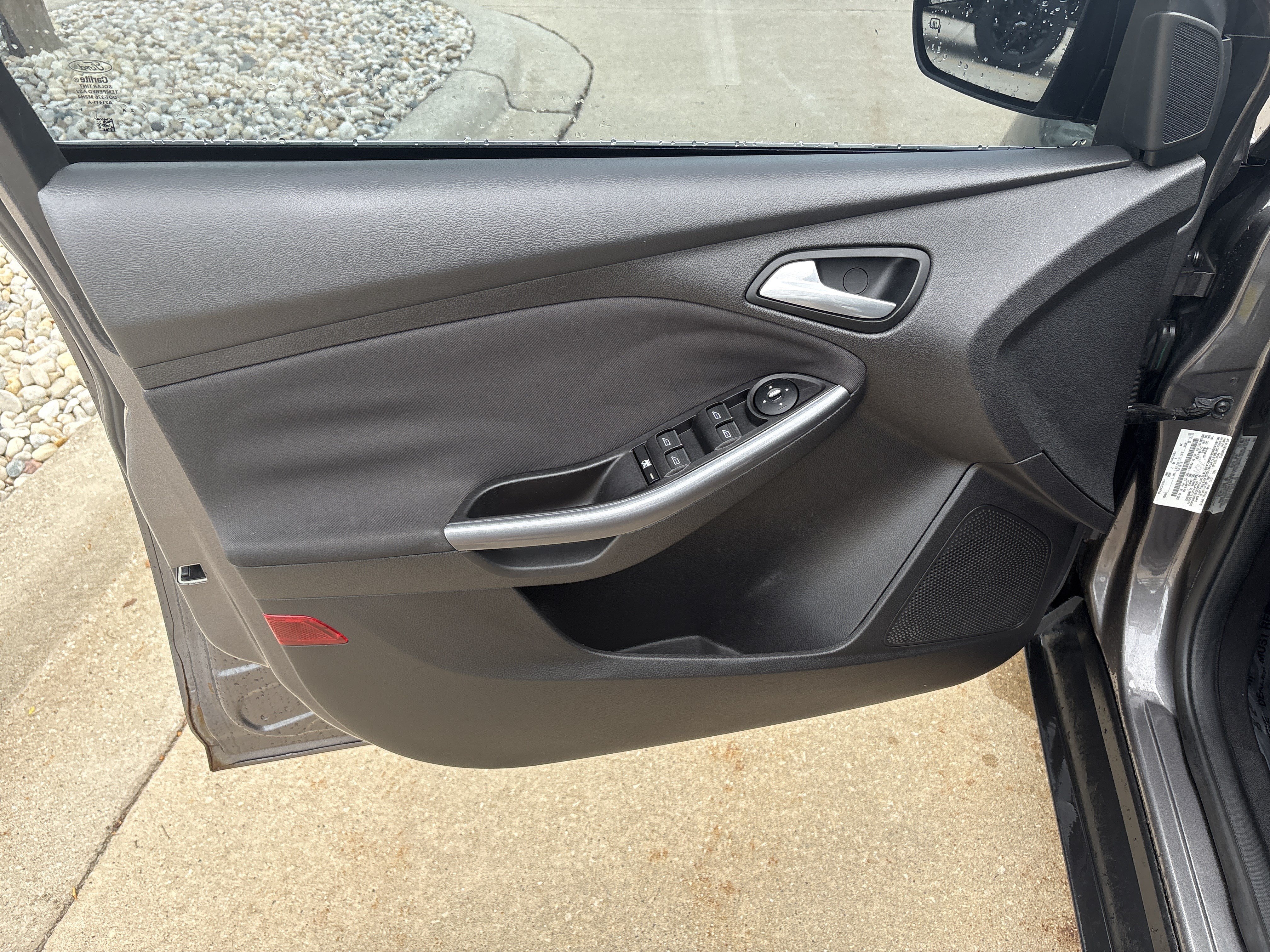 Used 2013 Ford Focus Titanium w/ Titanium Handling Pkg FWD image 9