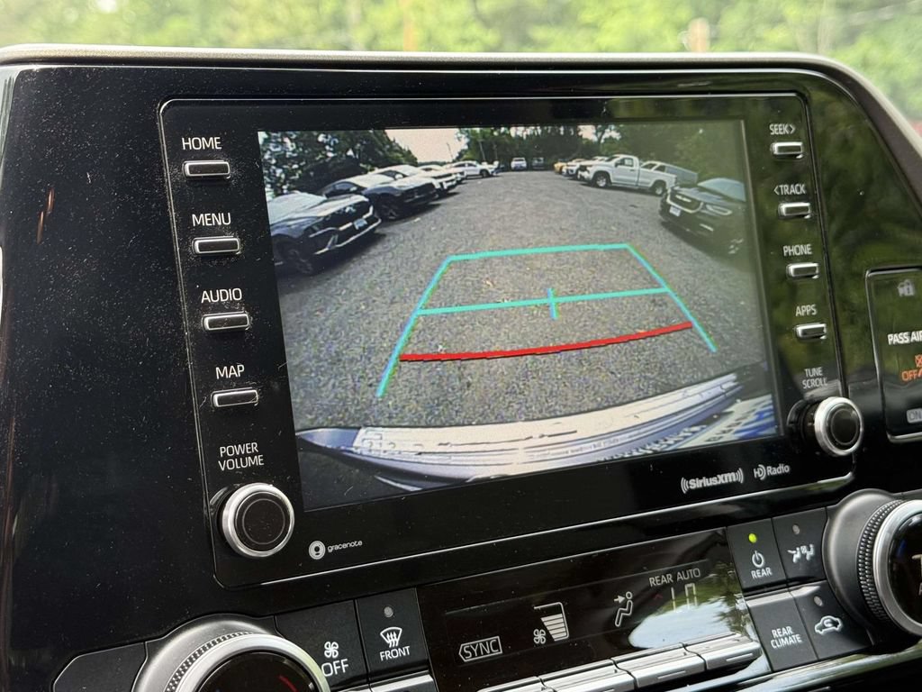 Used 2020 Toyota Highlander LE FWD image 27