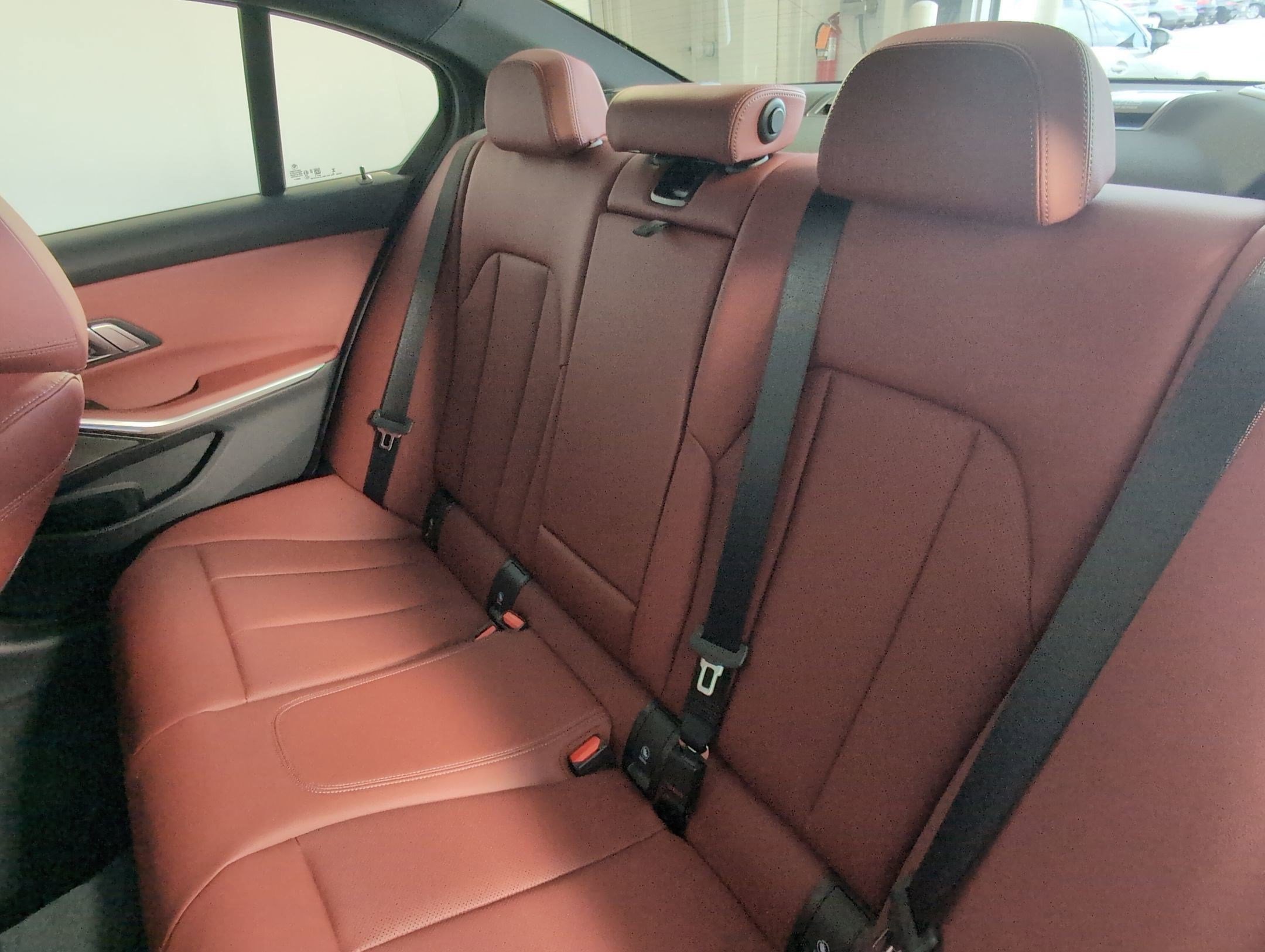 Used 2026 BMW 330i Sedan w/ M Sport Package image 28