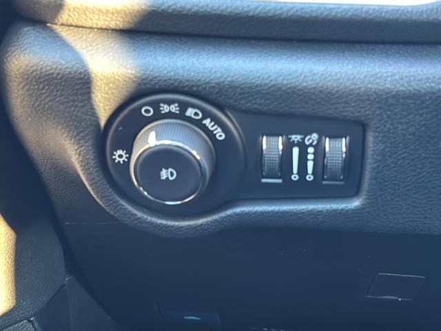 New 2026 Chrysler Pacifica Select image 33