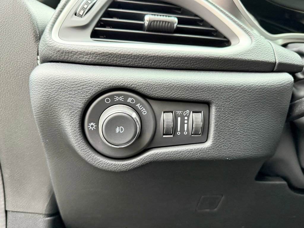 New 2026 Chrysler Pacifica Select FWD image 25
