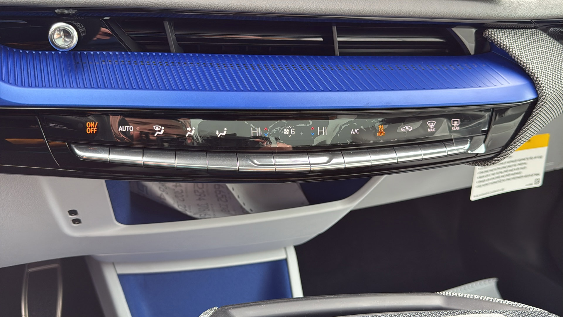 New 2026 Cadillac Optiq Luxury 2 image 19