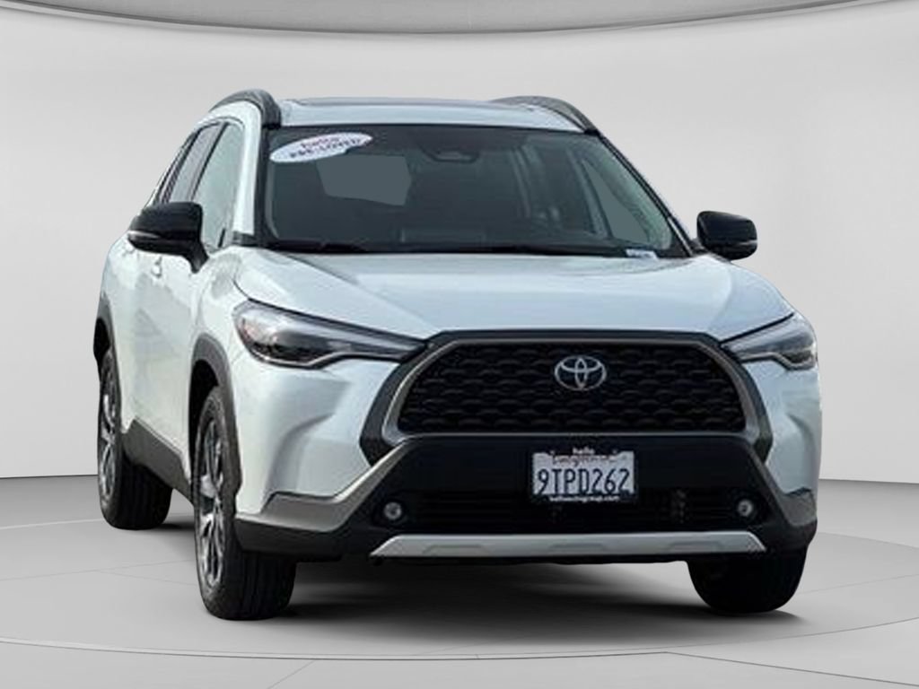 Used 2025 Toyota Corolla Cross XLE w/ Convenience Package FWD image 7