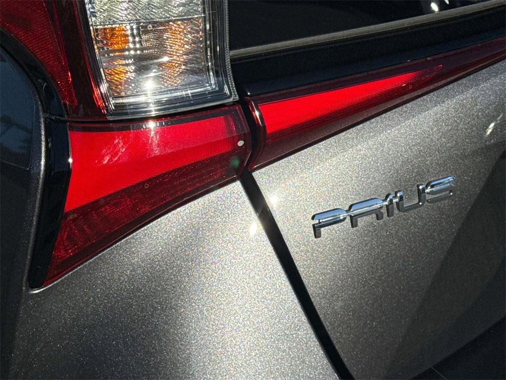 Certified 2020 Toyota Prius L Eco image 6