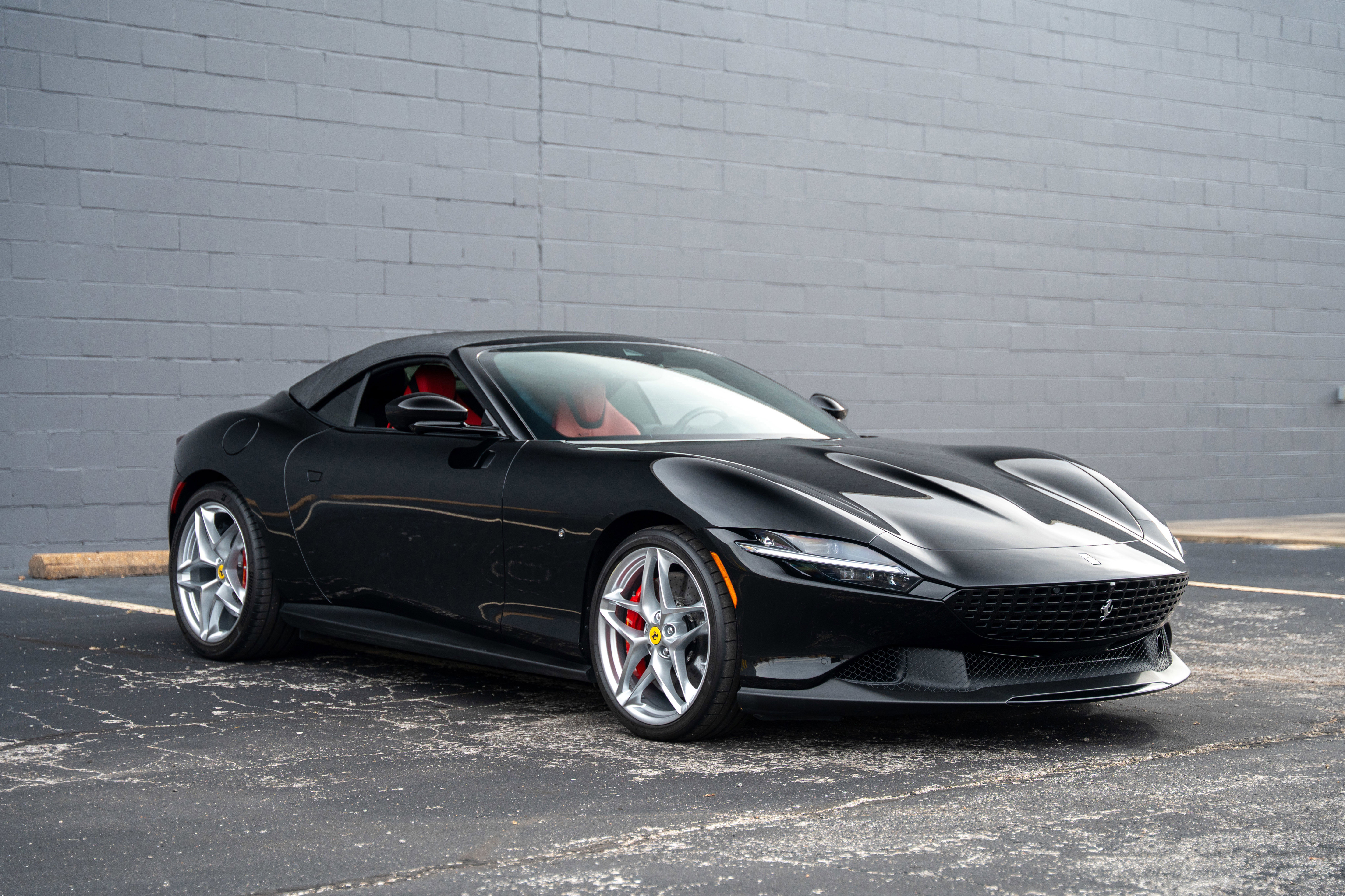 Used 2025 Ferrari Roma Spider RWD image 3