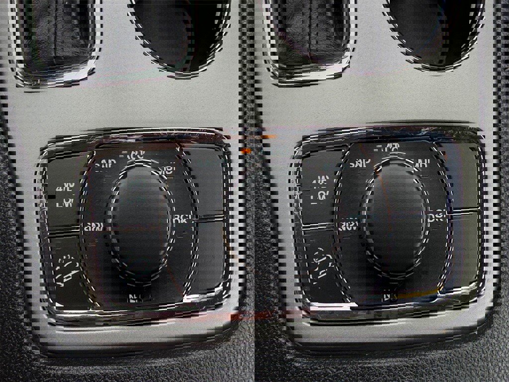 Used 2020 Jeep Grand Cherokee Limited w/ Luxury Group II image 25